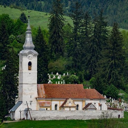 Csergo Ildiko Vendeghaz Hotel Lazarea Bagian luar foto