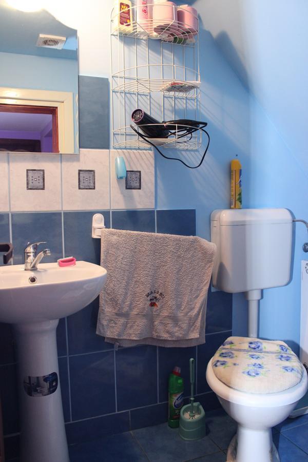 Csergo Ildiko Vendeghaz Hotel Lazarea Bagian luar foto