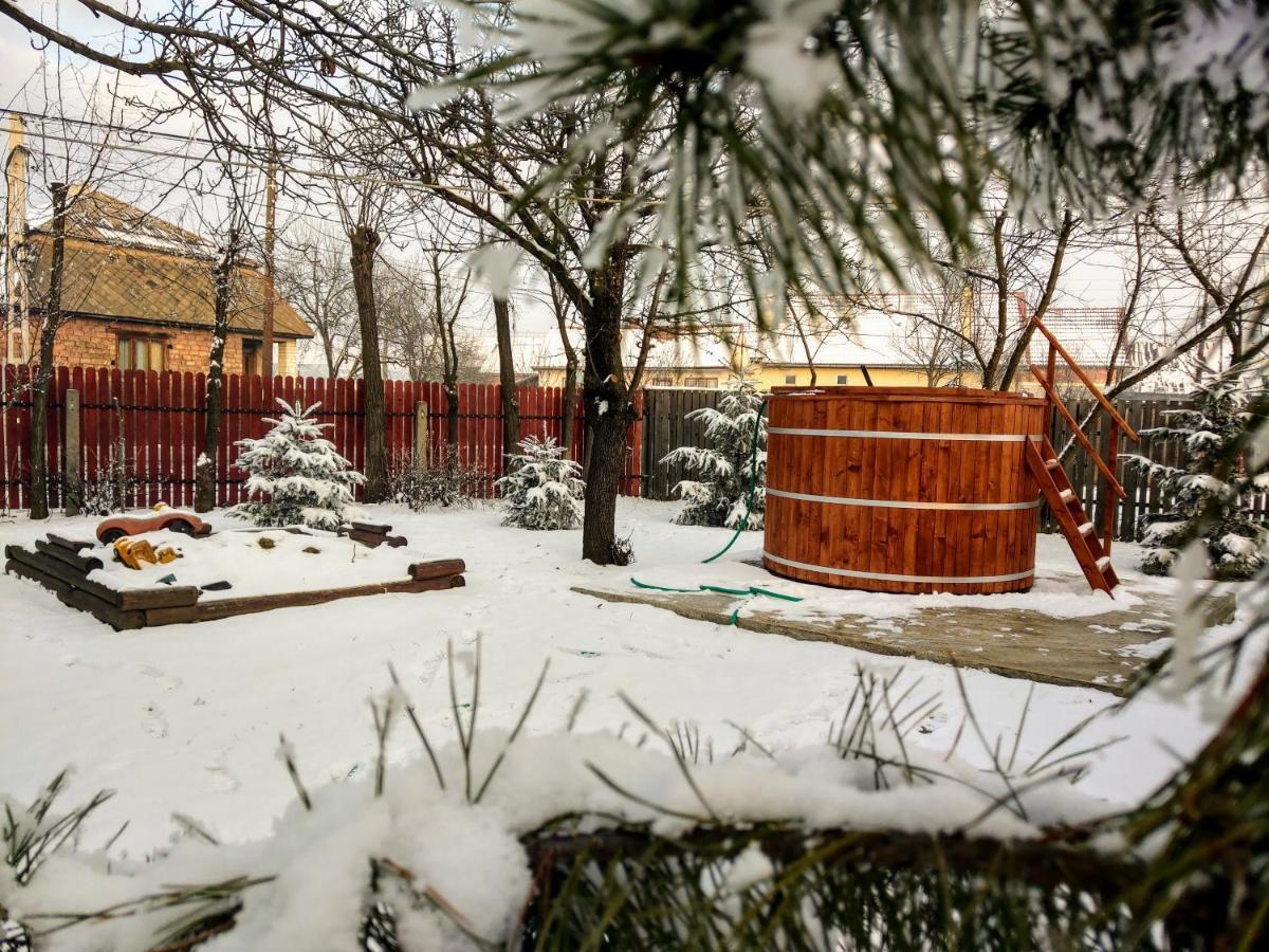 Csergo Ildiko Vendeghaz Hotel Lazarea Bagian luar foto
