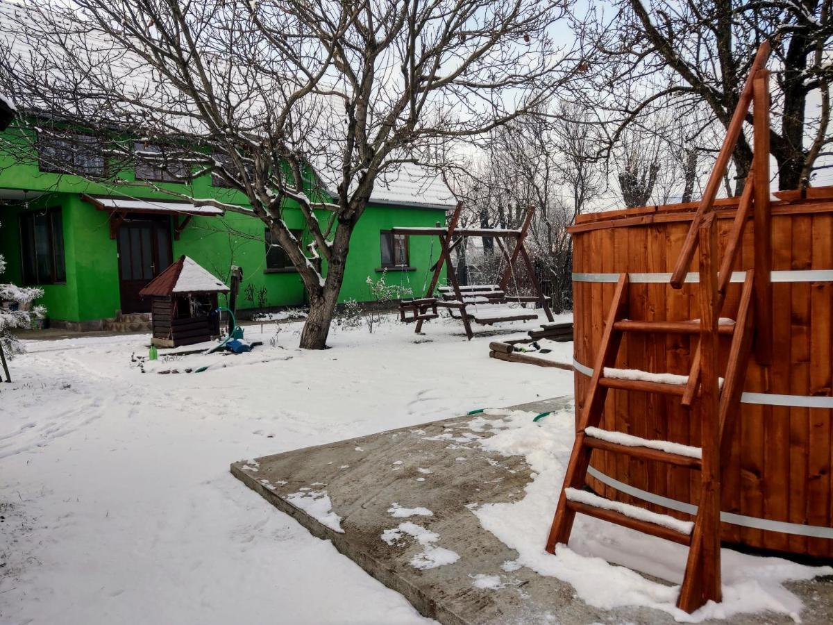 Csergo Ildiko Vendeghaz Hotel Lazarea Bagian luar foto