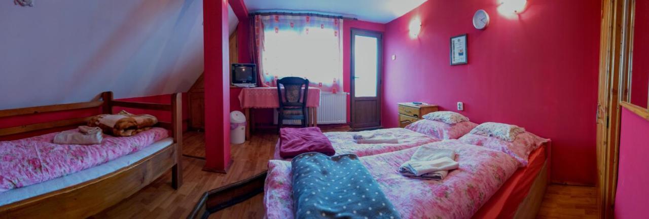 Csergo Ildiko Vendeghaz Hotel Lazarea Bagian luar foto