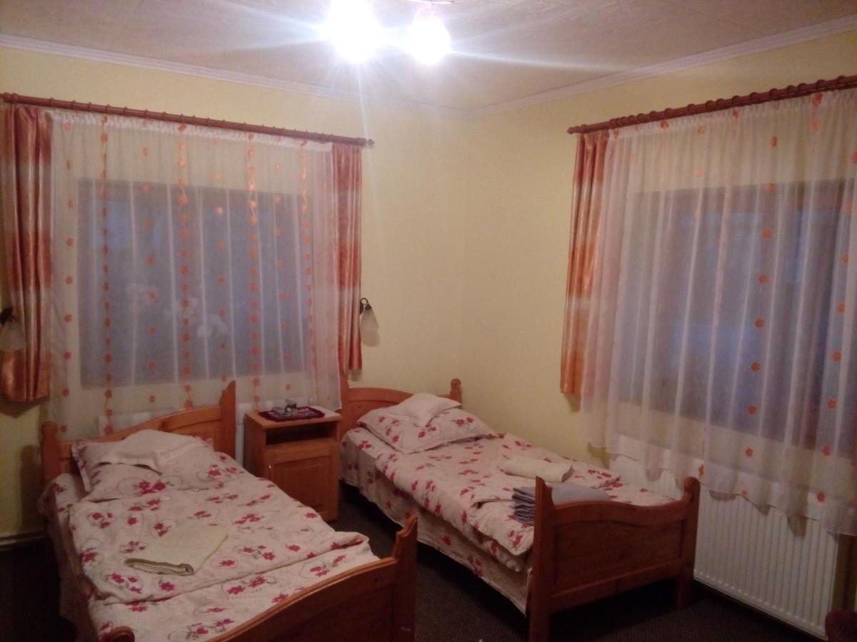 Csergo Ildiko Vendeghaz Hotel Lazarea Bagian luar foto